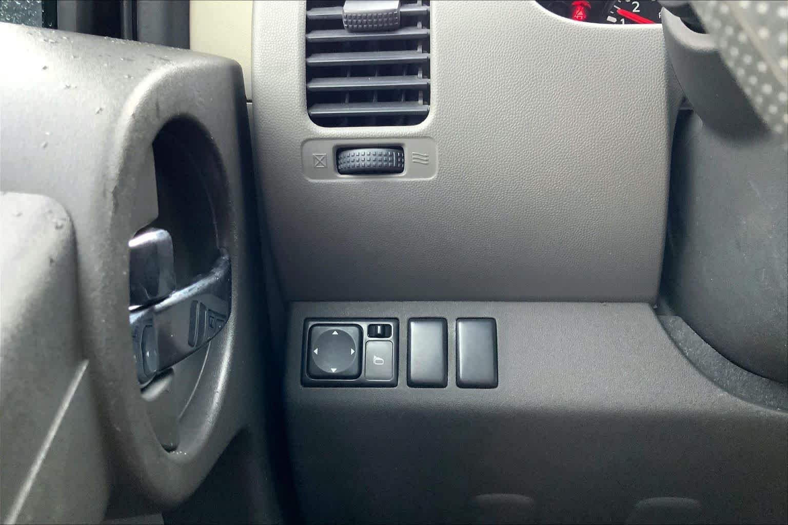 Used 2012 Avalanche Nissan S image 30