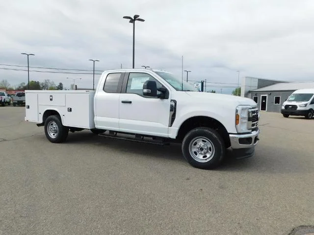 2025 Ford F-350 Super Duty Chassis Cab XL - Photo 36