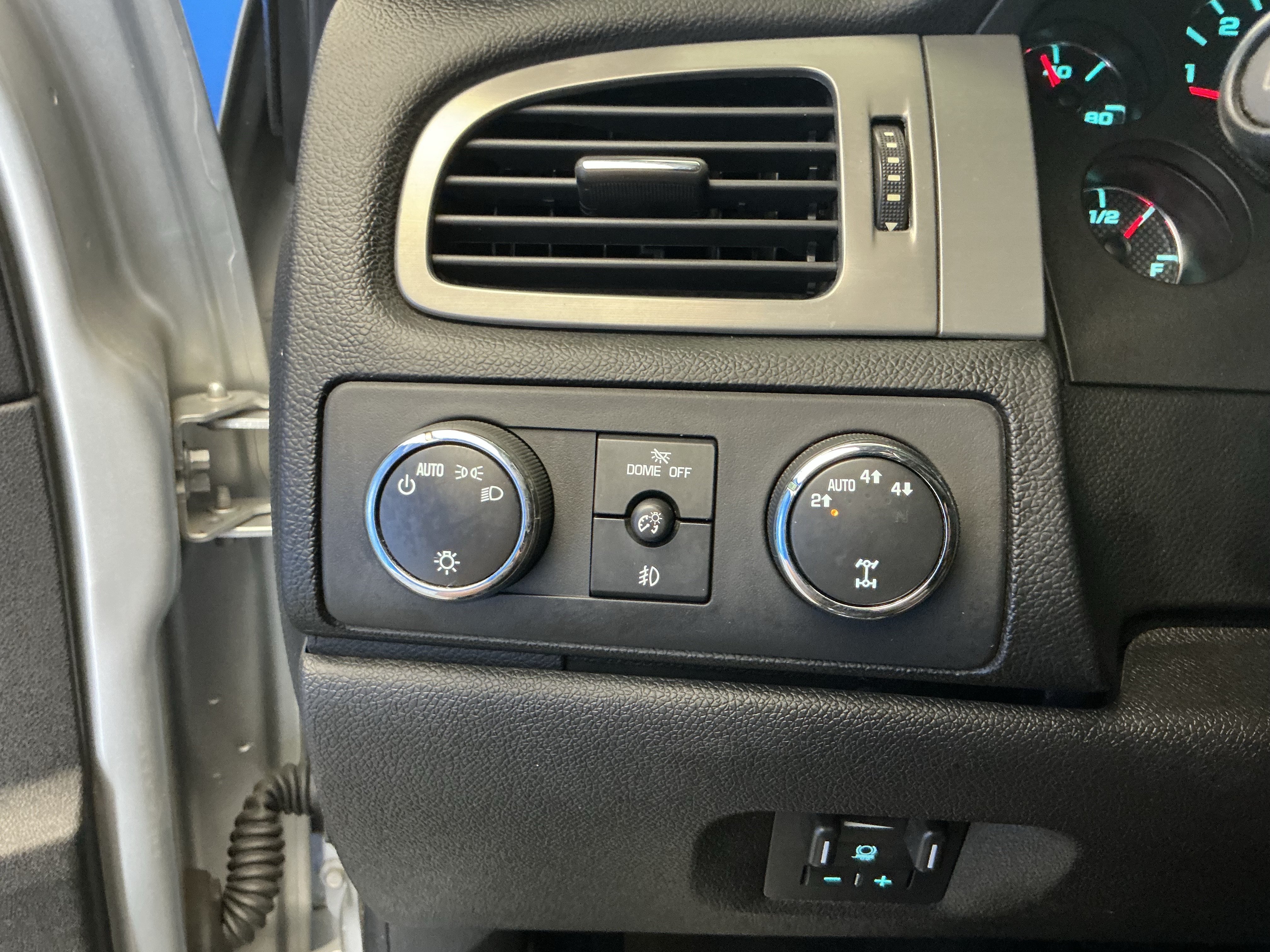 Used 2012 Silver Ice Metallic Chevrolet LT image 18