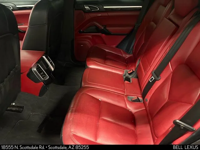 Used 2018  Porsche Base image 13