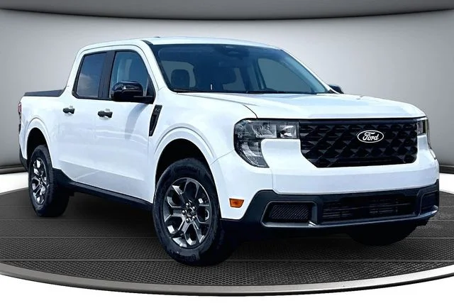 New 2026 Oxford White Ford XLT image 2