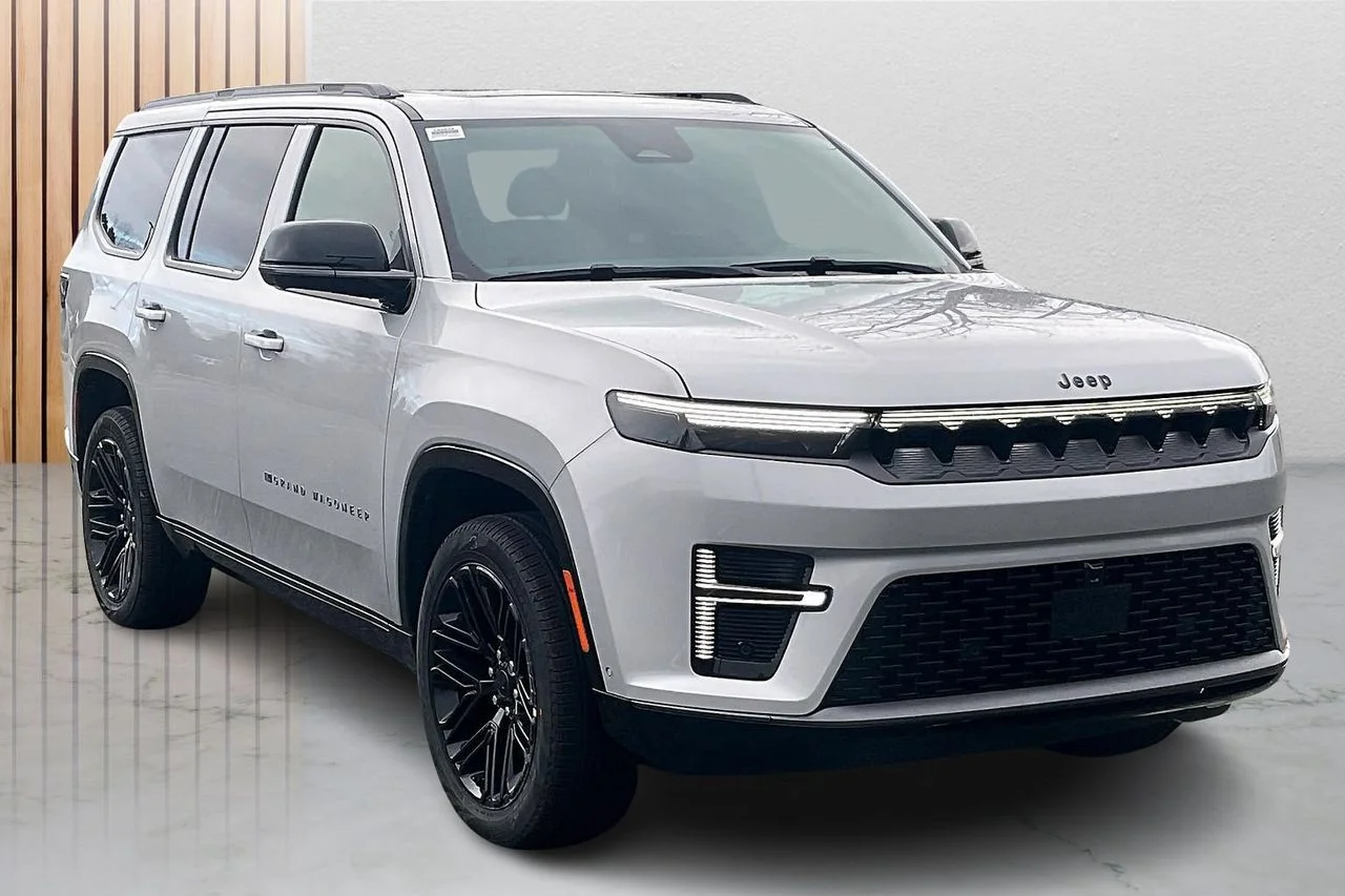 New 2026 Silver Zynith Jeep Limited Reserve image 2