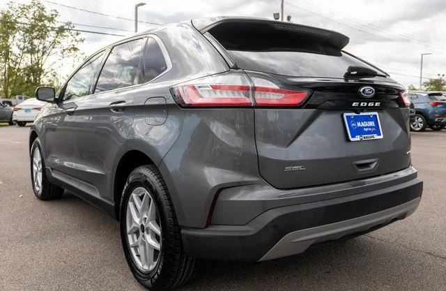 Used 2023 Gray Ford SEL image 8