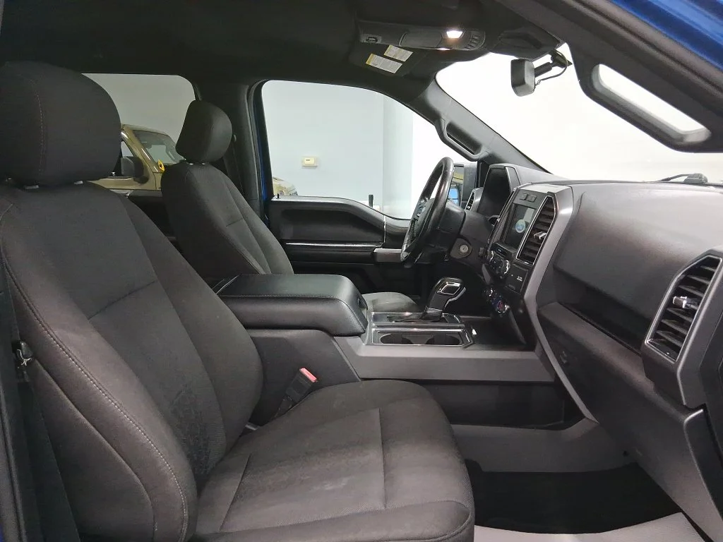 Used 2019 Blue Ford XLT image 3