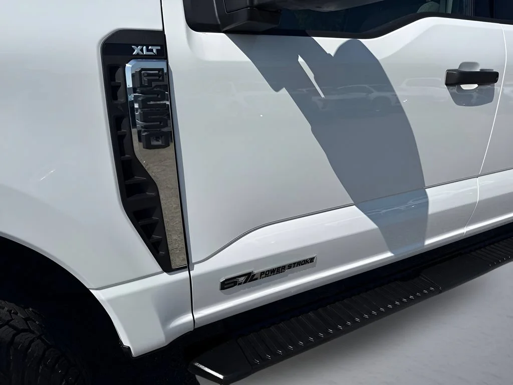 Used 2025 White Ford XL image 31