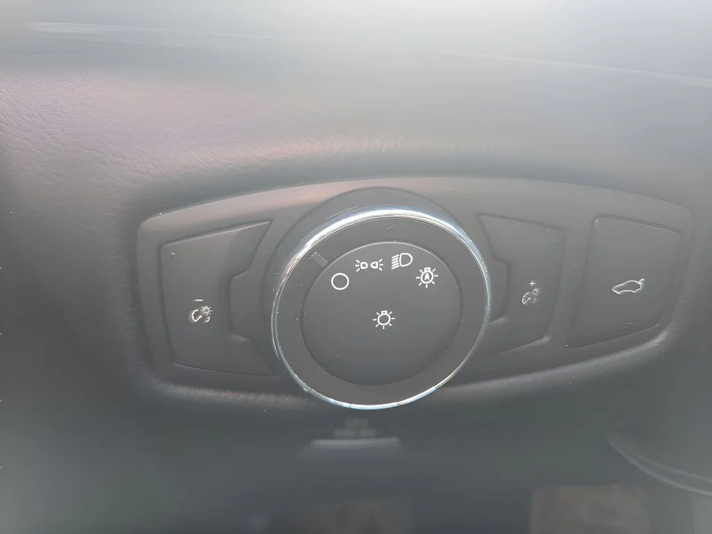 Used 2019 Blue Diamond Metallic Lincoln Standard image 21