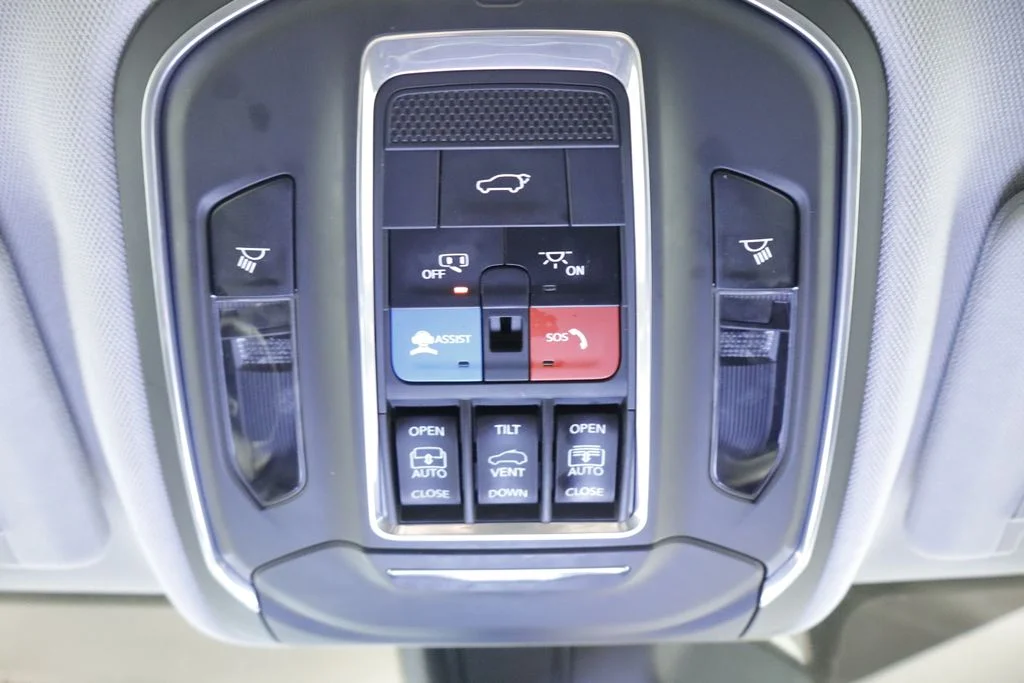 Used 2022 White Jeep Limited image 39