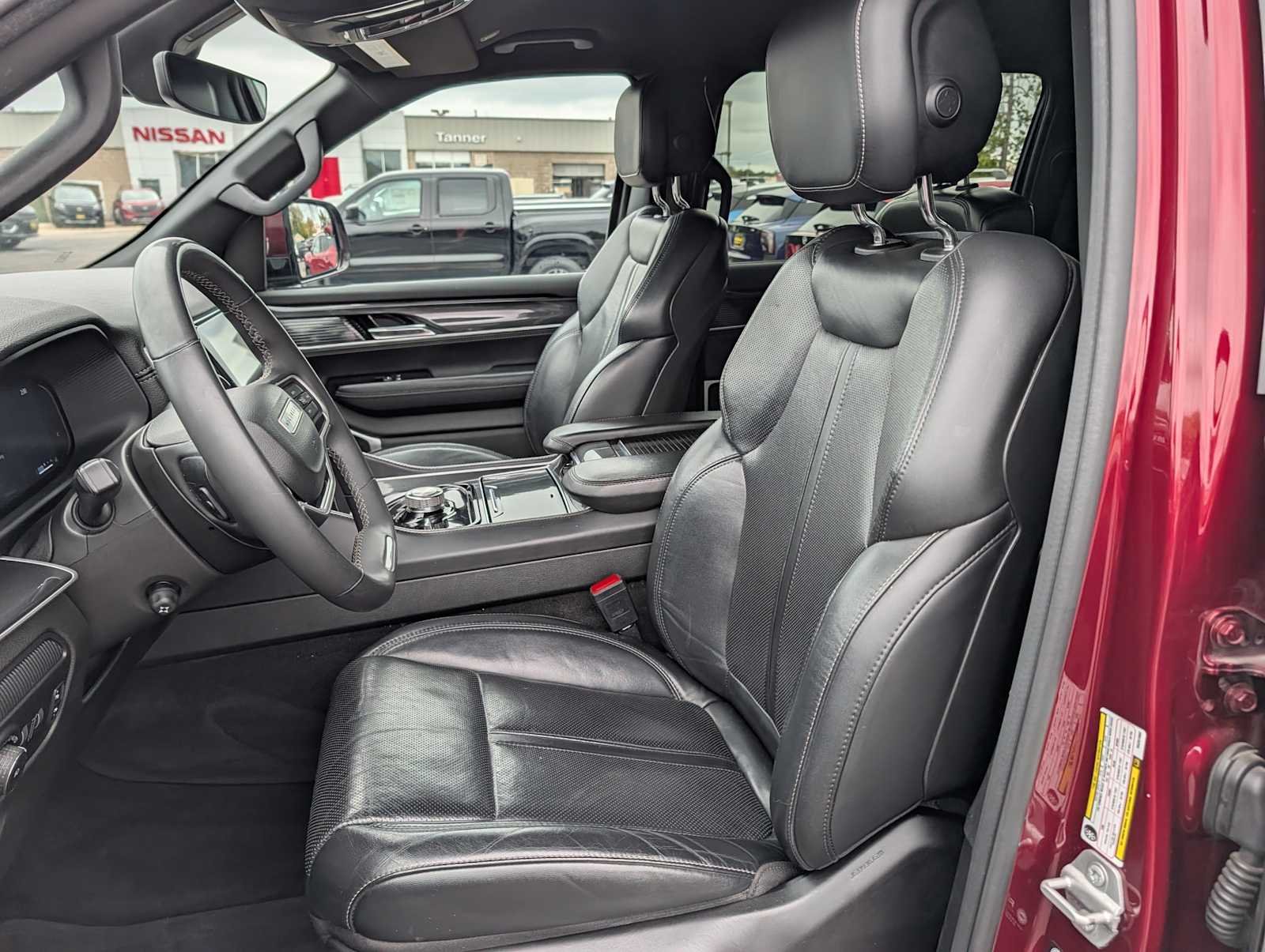 Used 2022 Velvet Red Pearlcoat Jeep Series I image 9