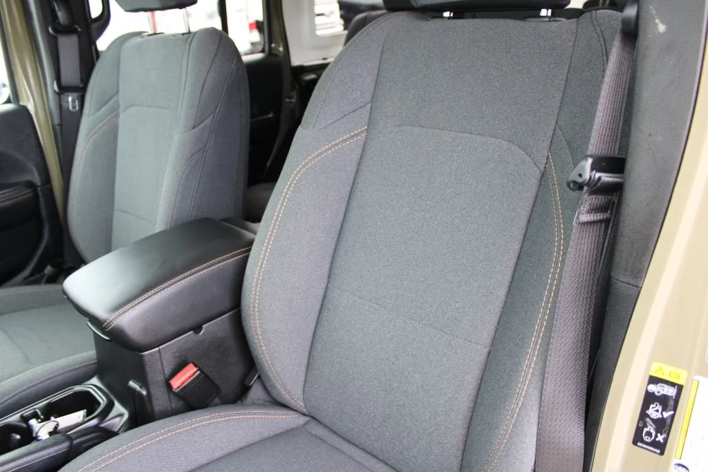 Used 2026  Jeep Sahara image 17