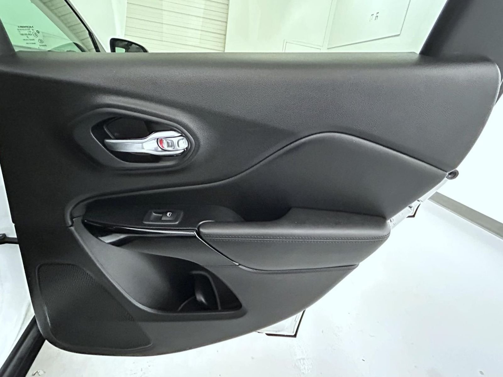 Used 2021 White Jeep Altitude image 17