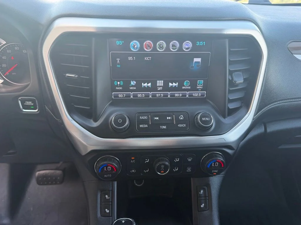 Used 2018 Silver GMC SLE-2 image 19
