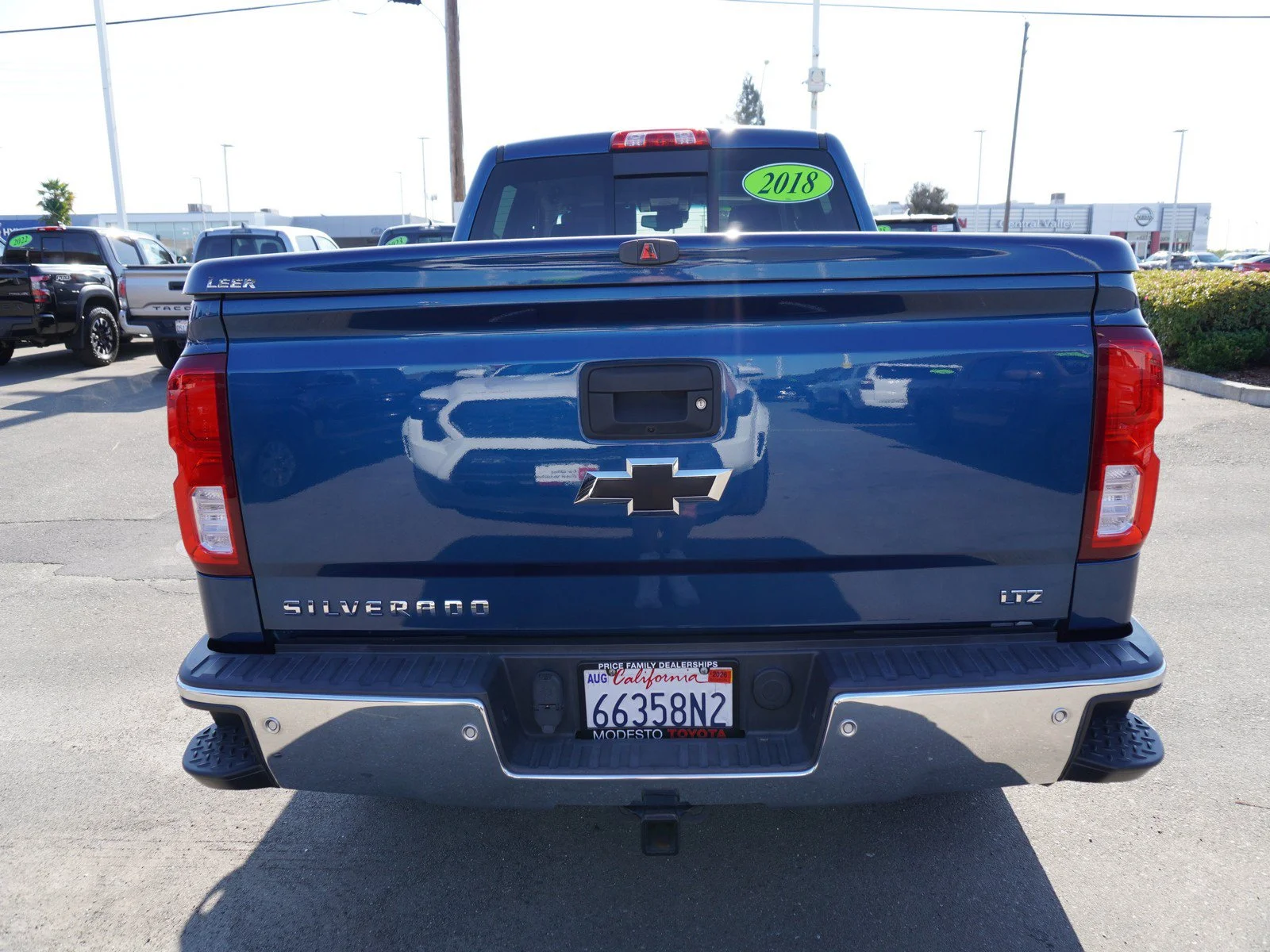 Used 2018 Deep Ocean Blue Metallic Chevrolet LTZ image 11