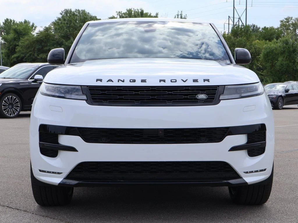 New 2025 Fuji White Land Rover Dynamic SE image 2