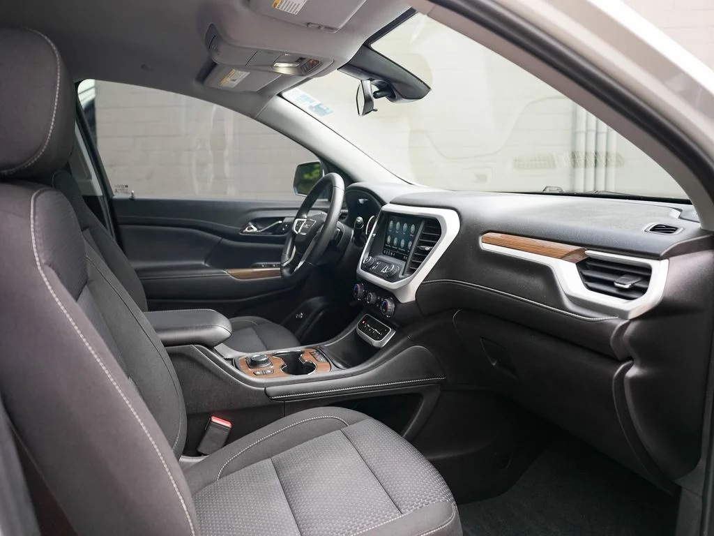 Used 2022 White GMC SLE image 51