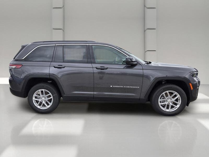 Used 2026 Baltic Gray Metallic Clearcoat JEEP LAREDO 4X4 image 6