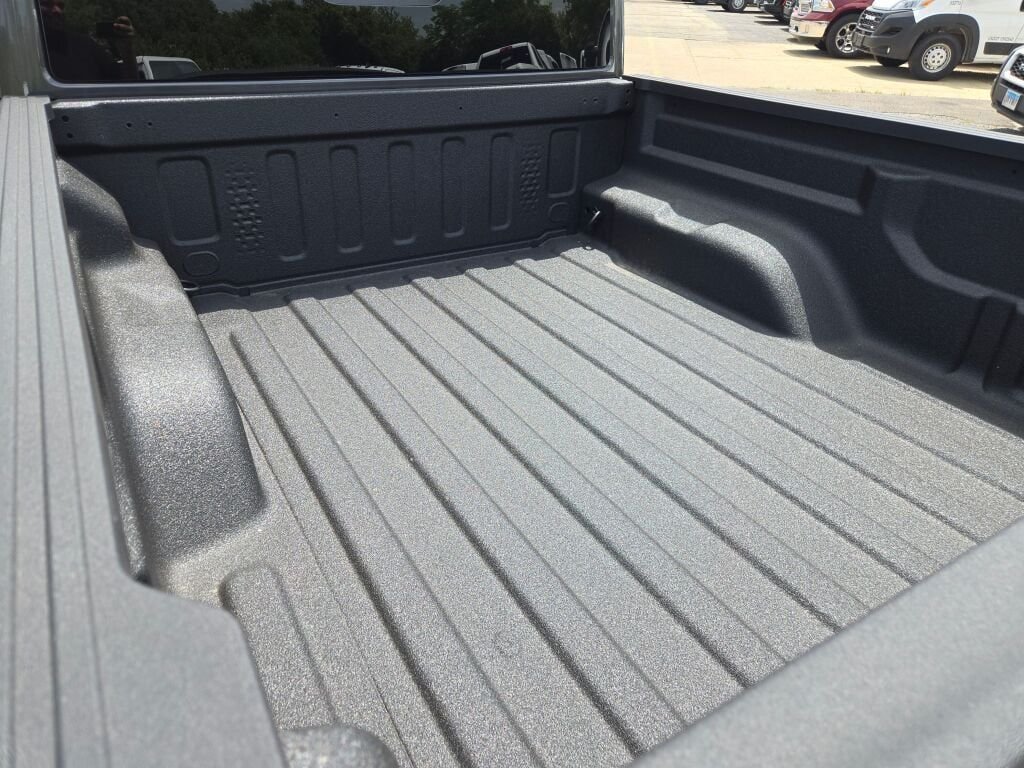 New 2026 Granite Crystal Metallic Clear-Coat Exterior Paint Jeep Rubicon image 14