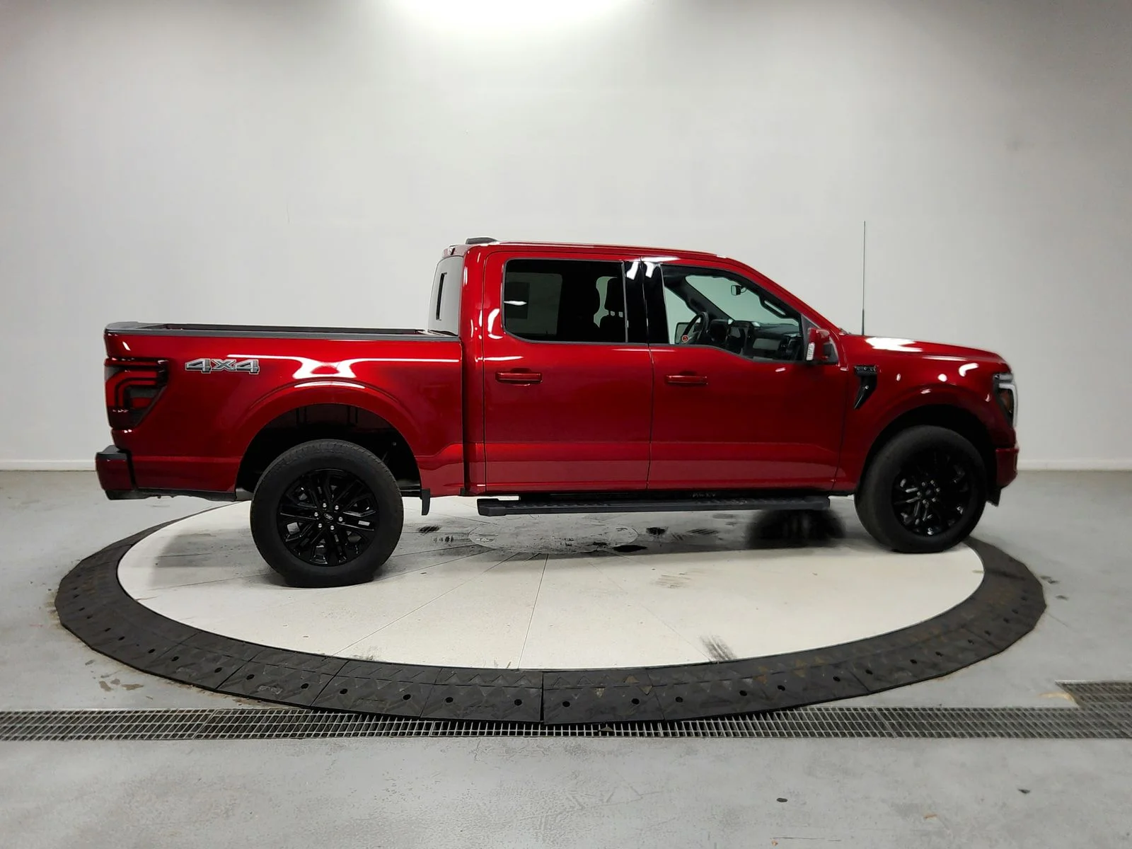Used 2025 Red Ford Lariat image 9