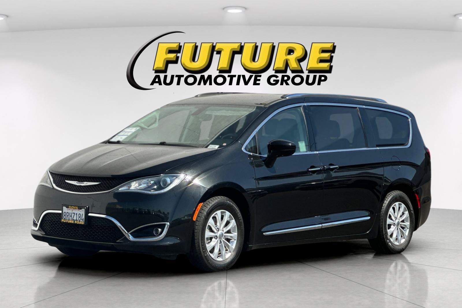 Used 2019 Black Chrysler Touring L image 7