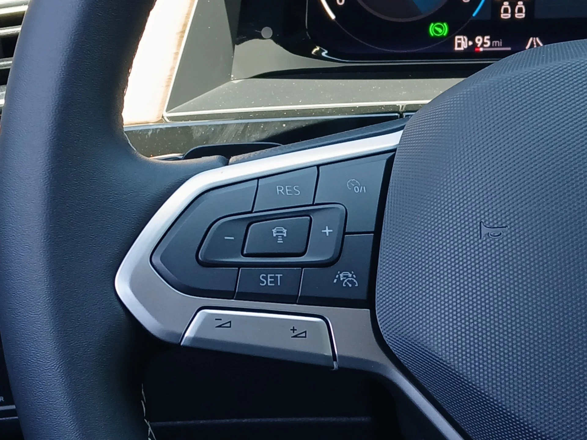 New 2026 Deep Black Pearl Volkswagen 2.0T SE image 9