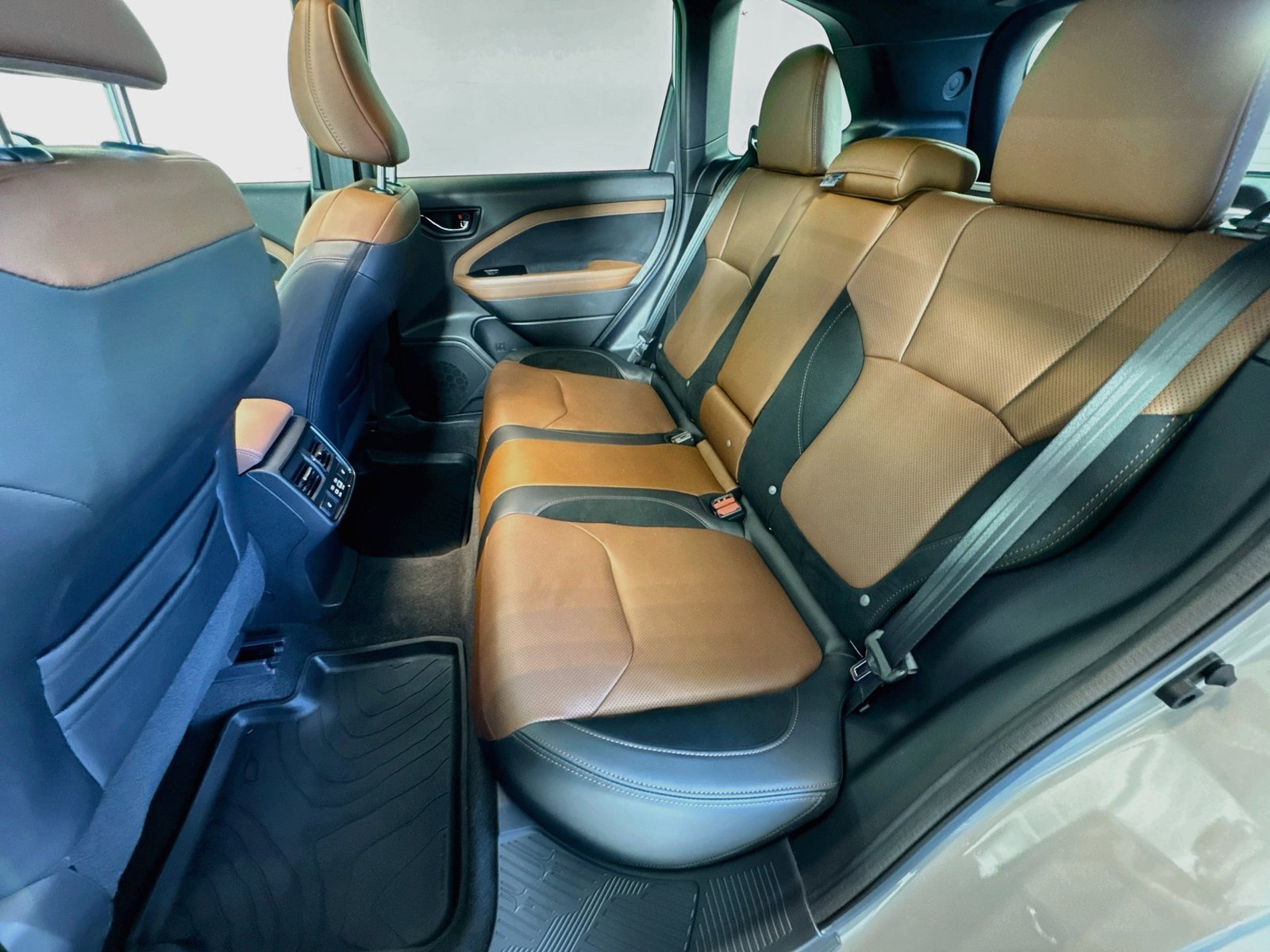 Used 2026 River Rock Pearl Subaru Touring image 23