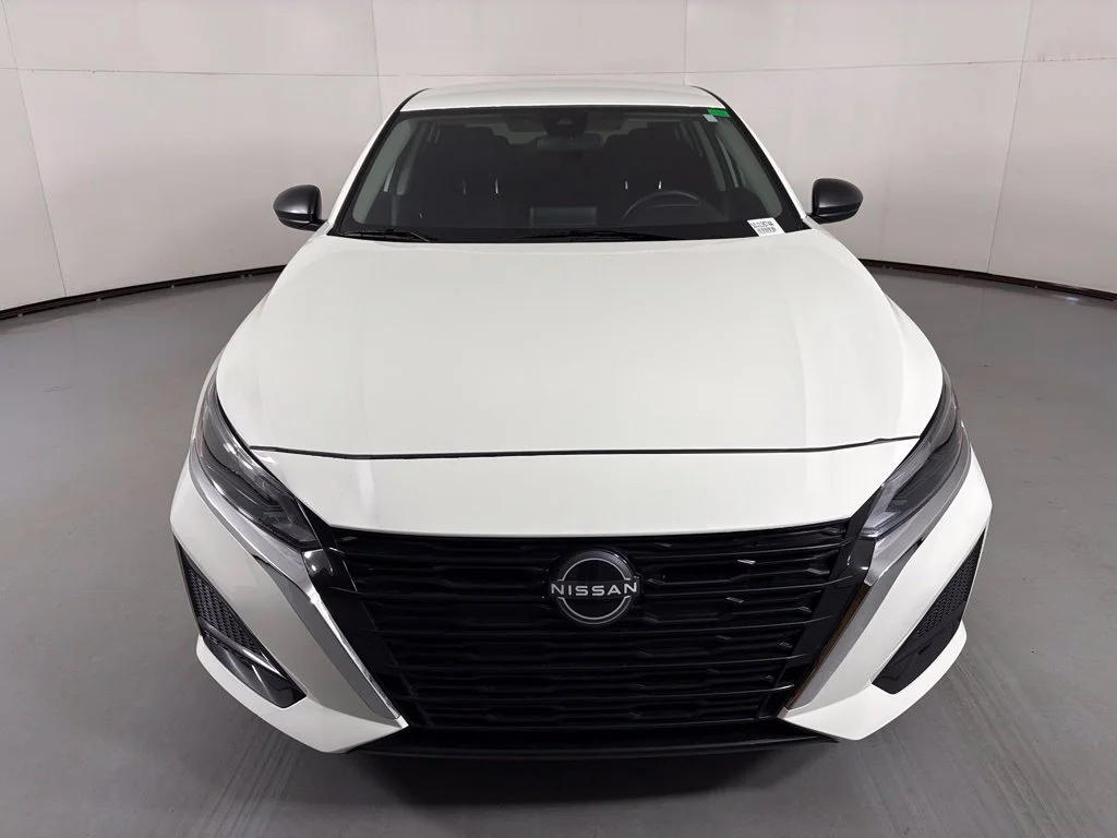 Used 2025 White Nissan 2.5 S image 3