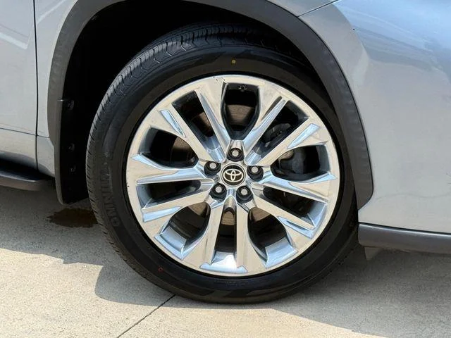 Certified Used 2020 MOON DUST Toyota Limited image 2