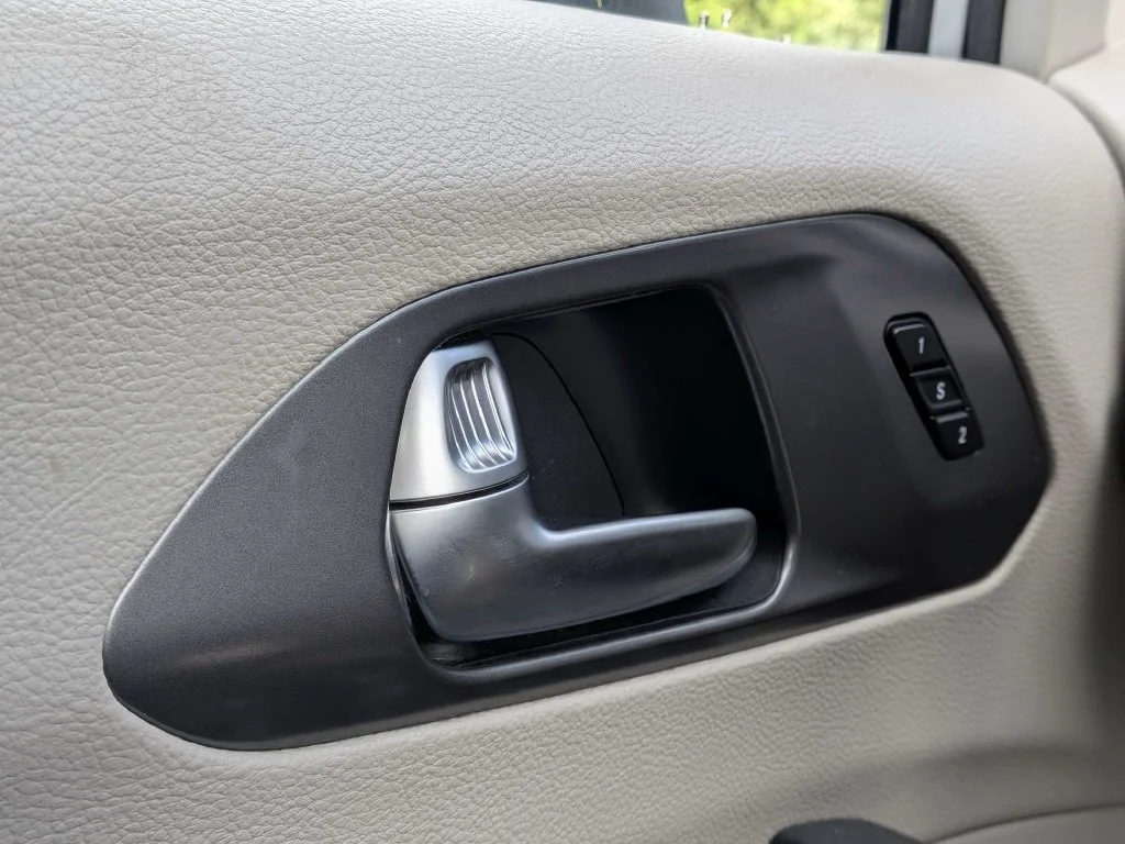 Used 2023 Silver Chrysler Touring L image 14