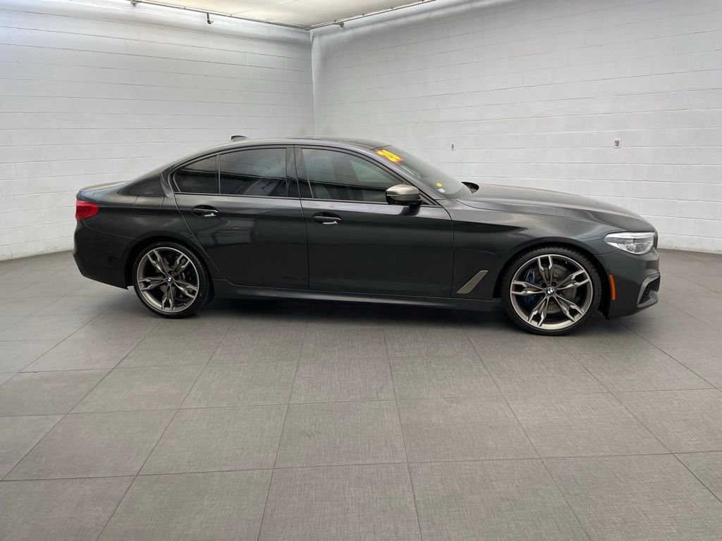Used 2020 Gray BMW M550i xDrive image 4