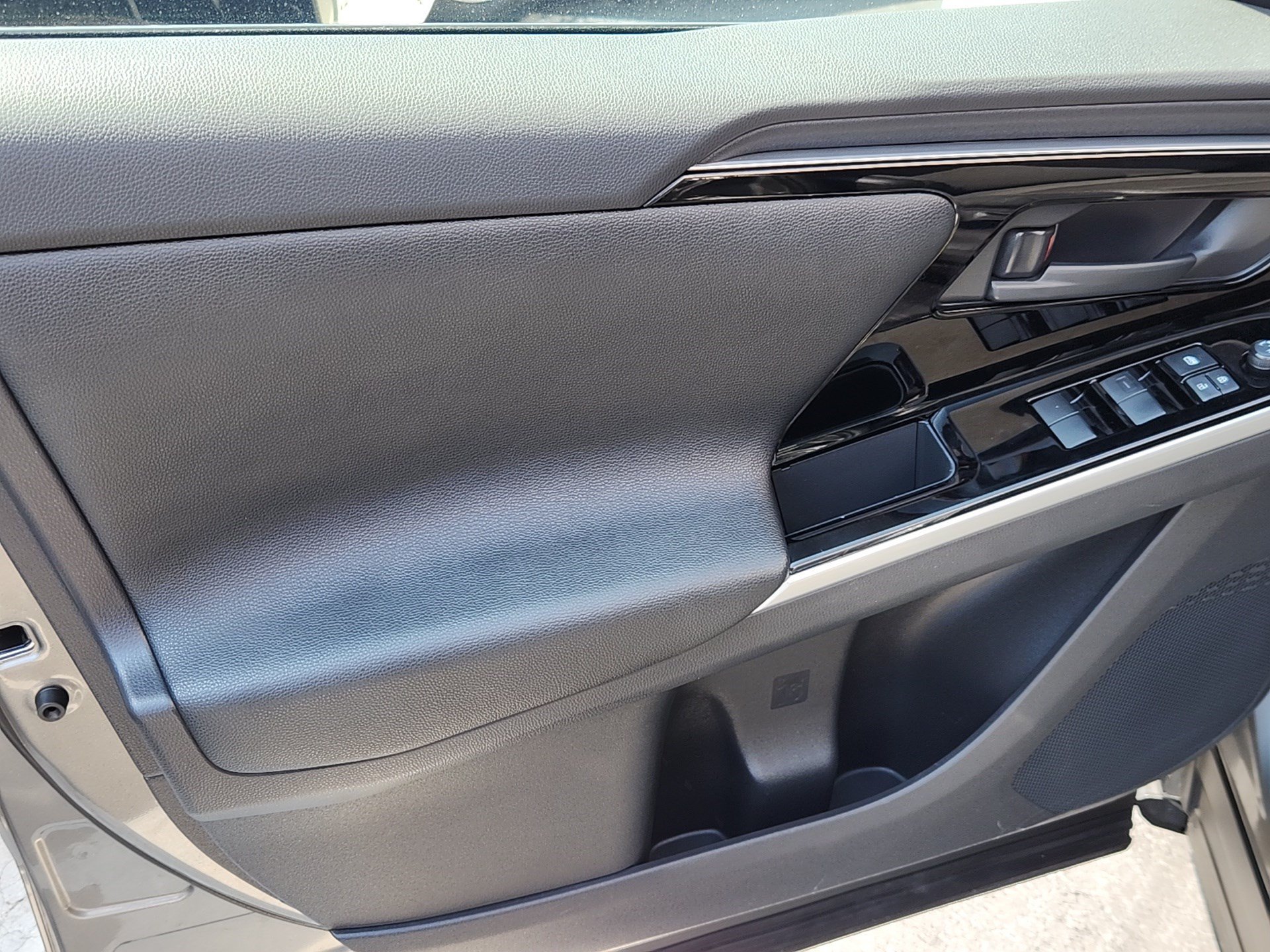 Certified Used 2023 Heavy Metal Toyota XLE image 7