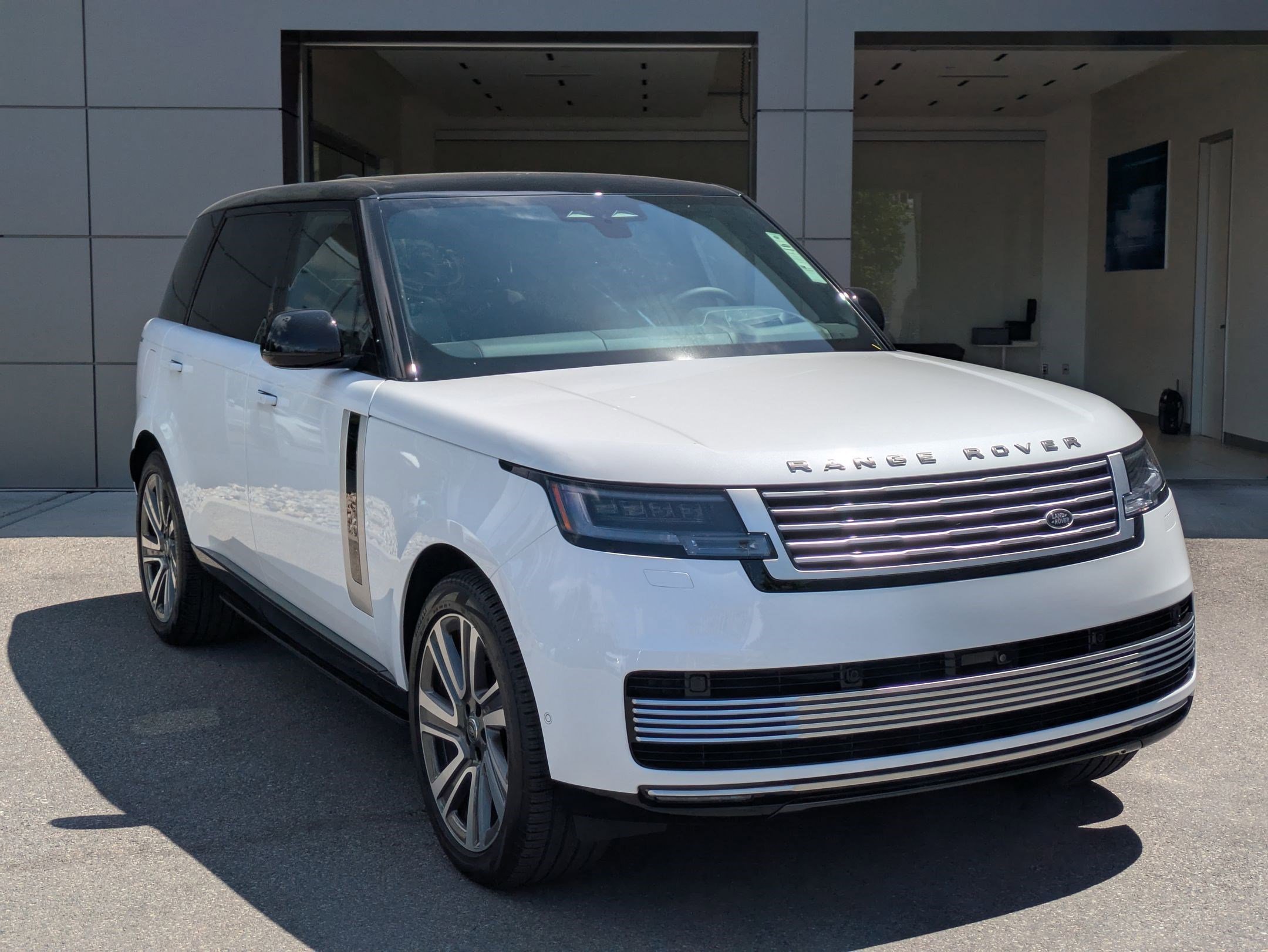 New 2025 Ostuni Pearl White Land Rover SV image 3