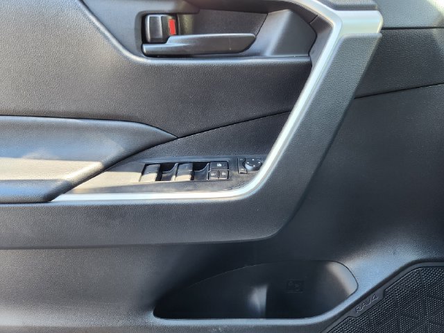 Used 2025 White Toyota LE image 10