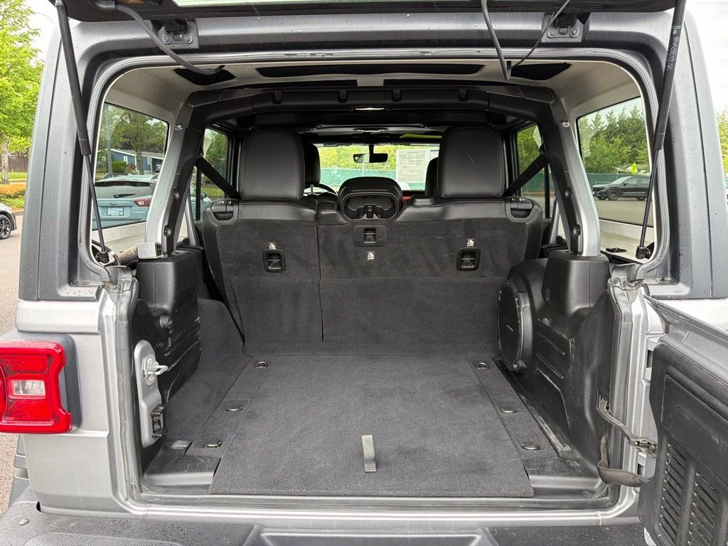 Used 2018 Billet Silver Metallic Clearcoat Jeep Unlimited Rubicon image 11