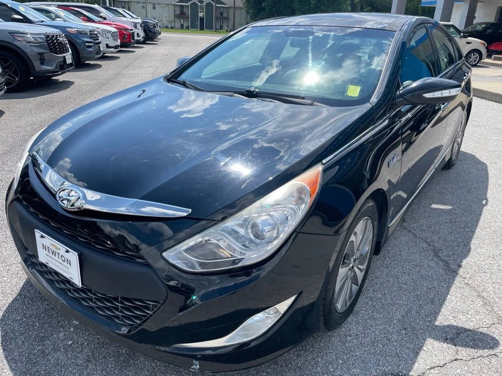 Used 2014 Black Onyx Pearl Hyundai Limited image 3