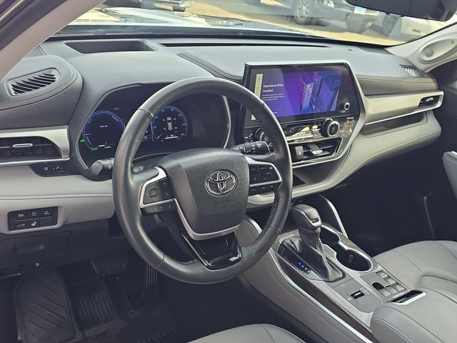 Used 2024 Gray Toyota Platinum image 17
