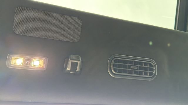 Used 2025 White Lincoln Black Label image 26
