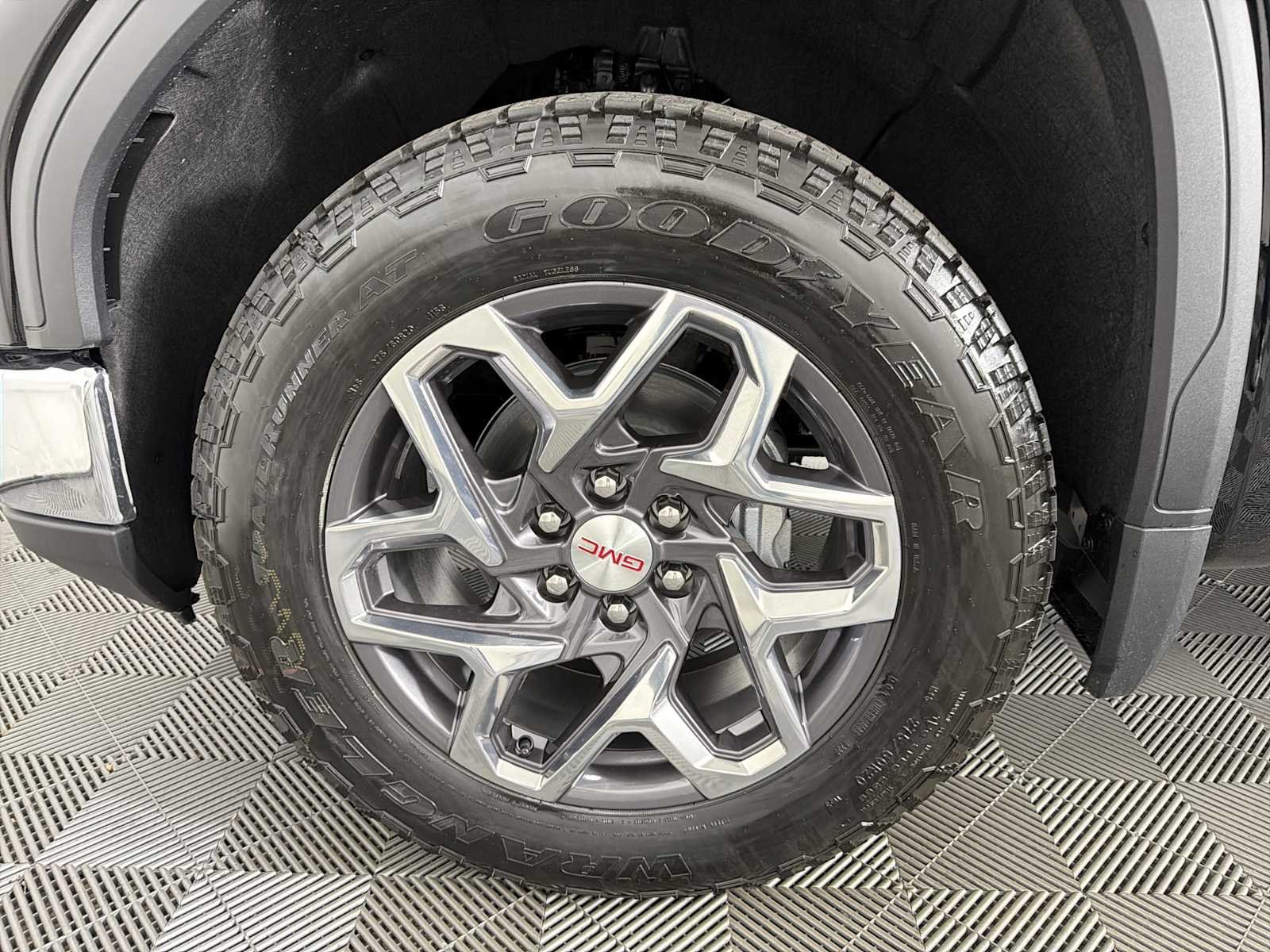 2026 GMC Sierra 1500 SLT - Photo 9