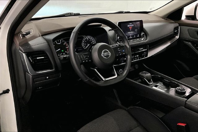 Used 2021 Glacier White Nissan SV image 16