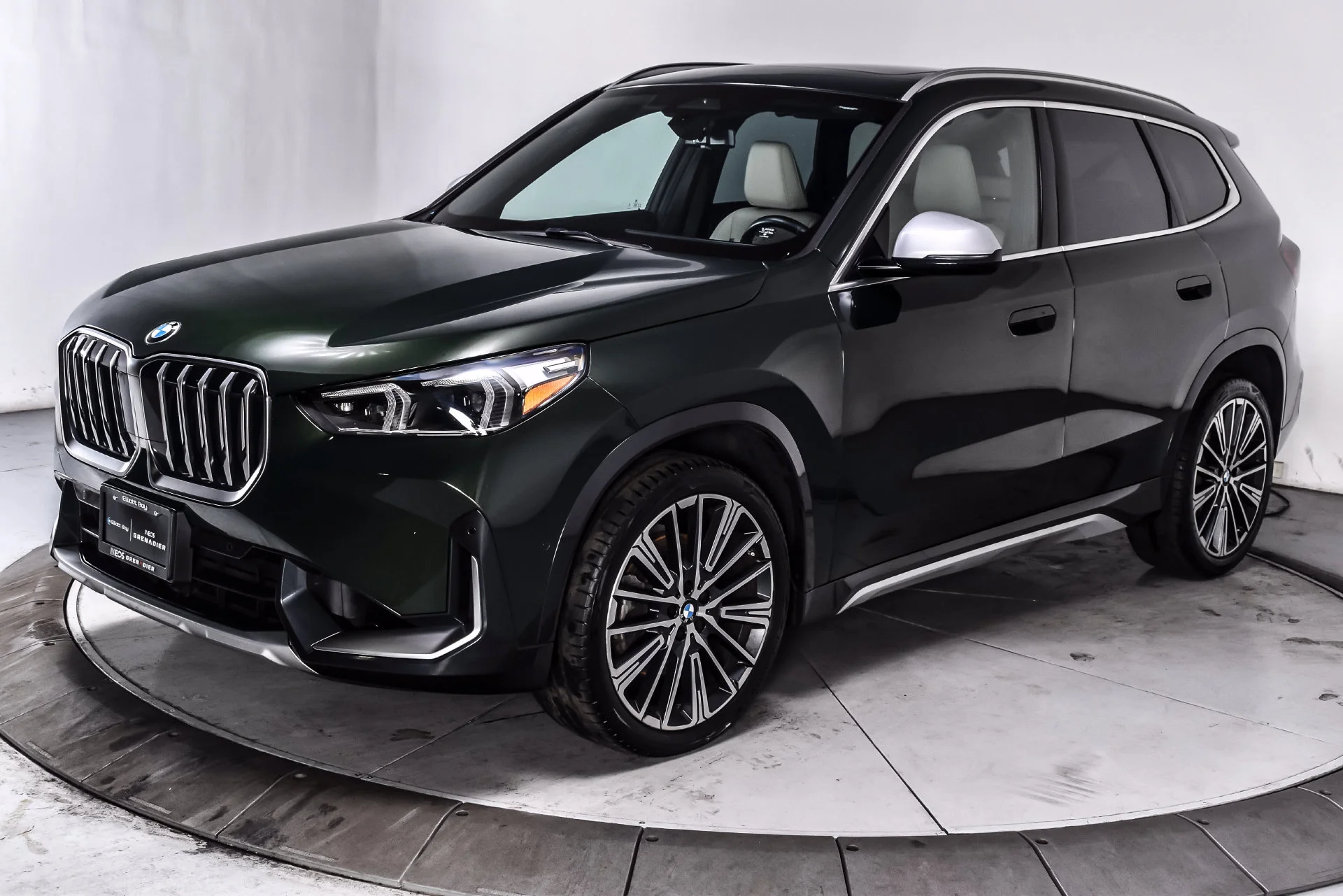 Used 2023 Green Metallic BMW xDrive28i image 10
