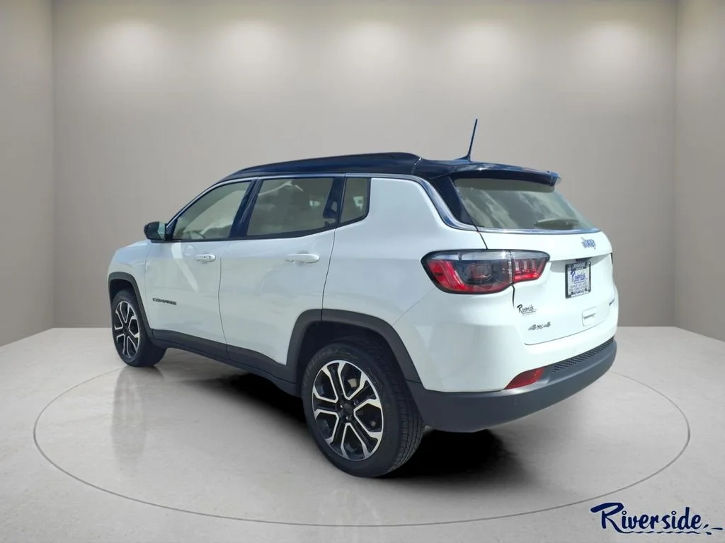Used 2024 White/off-white Jeep Limited image 4