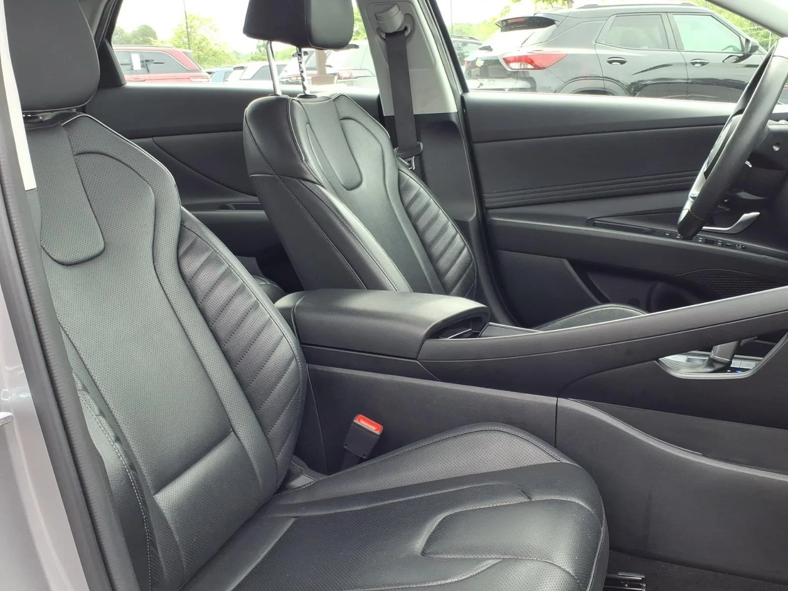 Used 2025 Fluid Metal Hyundai Limited image 20
