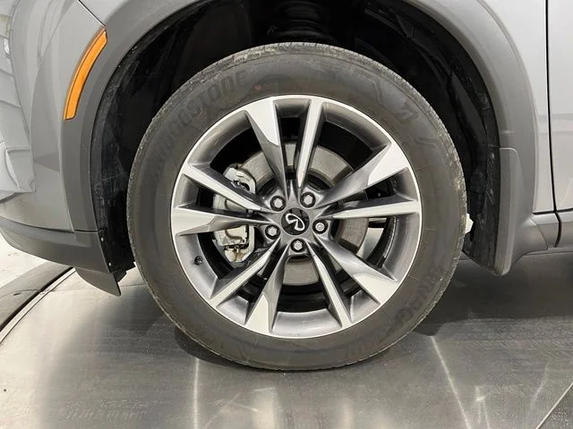 Used 2022 Gray INFINITI LUXE image 24