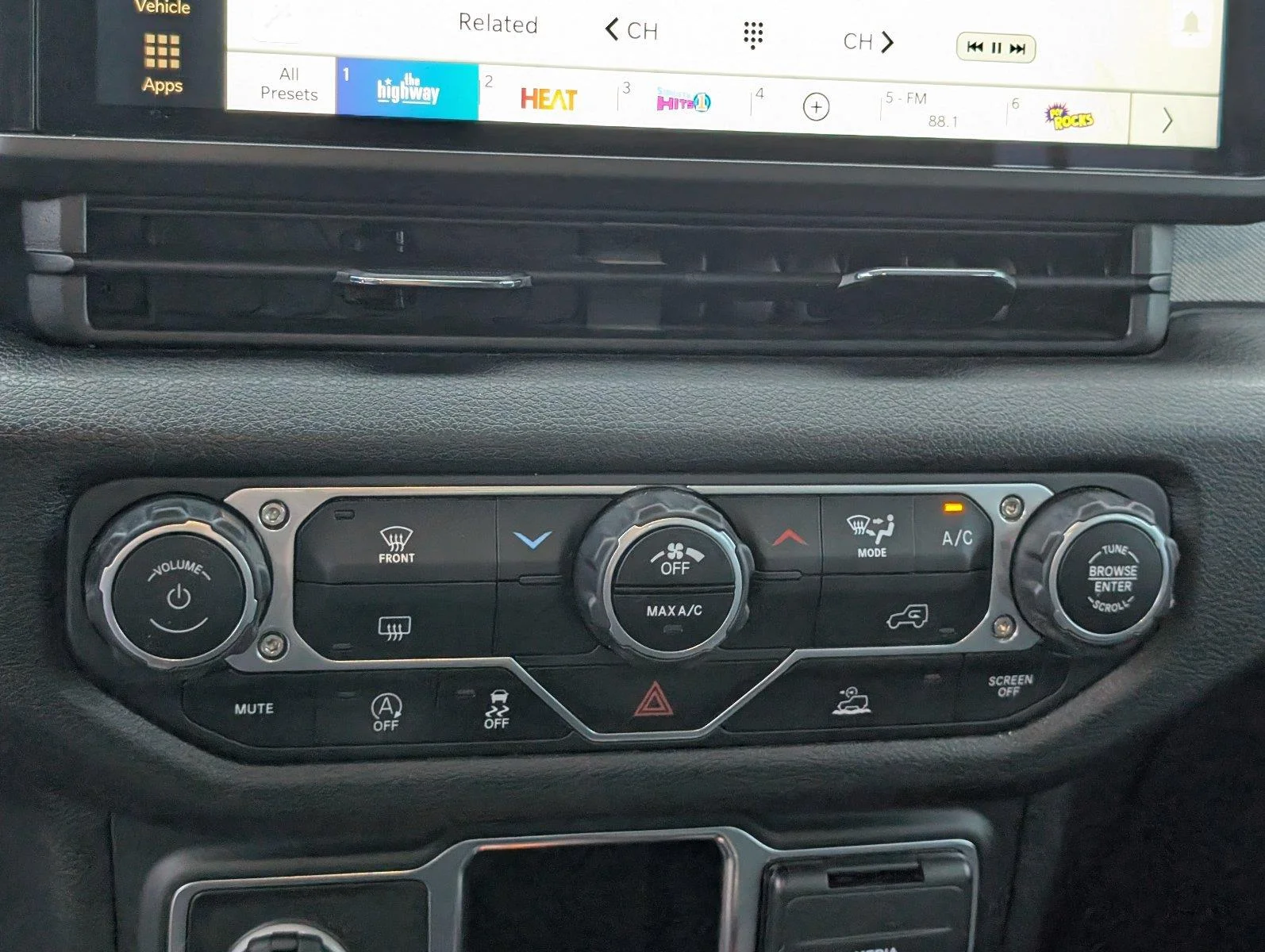 Used 2024 Hydro Blue Pearlcoat Jeep Sport image 21