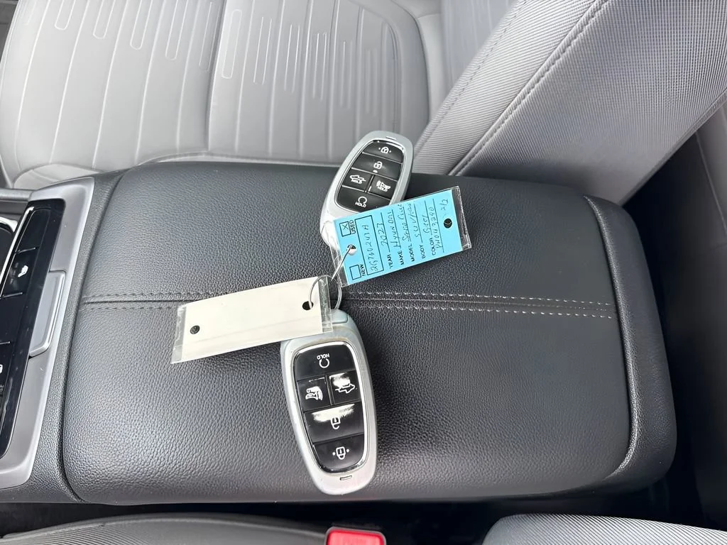 Used 2023  Hyundai SEL Premium image 31
