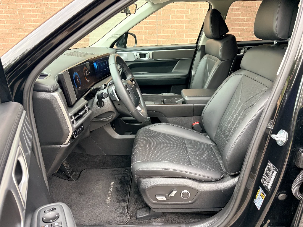 Used 2025 Phantom Black Hyundai SEL image 11