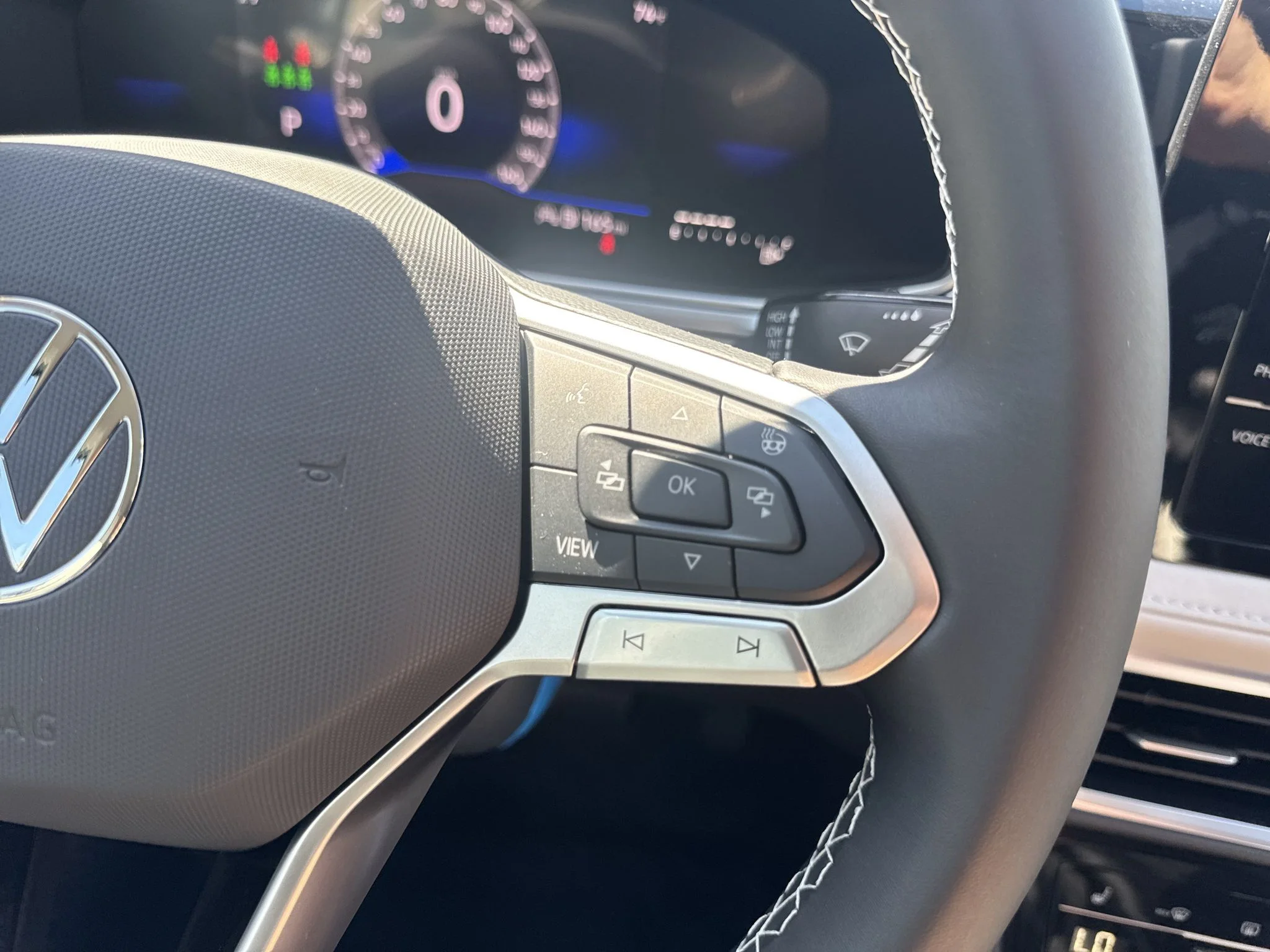 New 2027 Monument Gray Volkswagen SE image 20