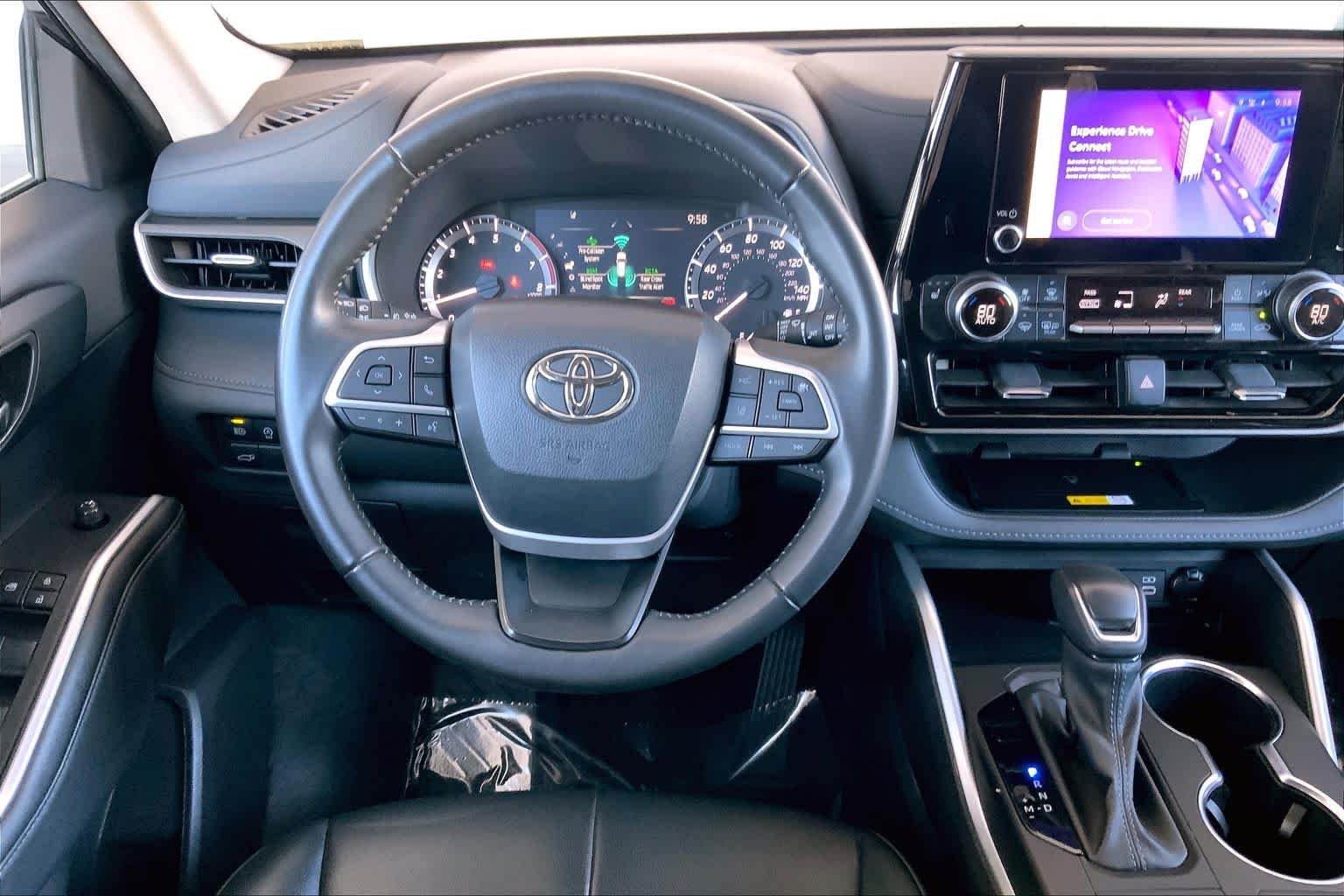 2024 Toyota Highlander LE - Photo 10