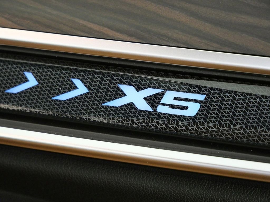 Used 2026 Brooklyn Grey Metallic BMW xDrive50e image 25