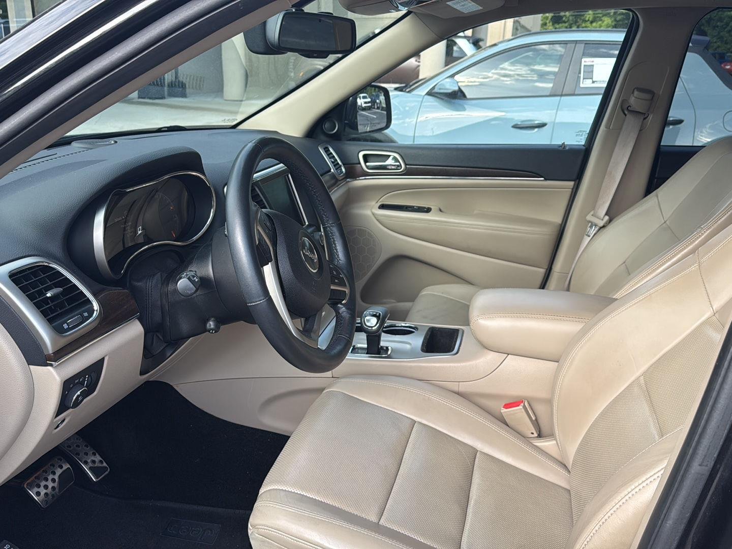 Used 2015 Brilliant Black Crystal Pearlcoat Jeep Limited image 6