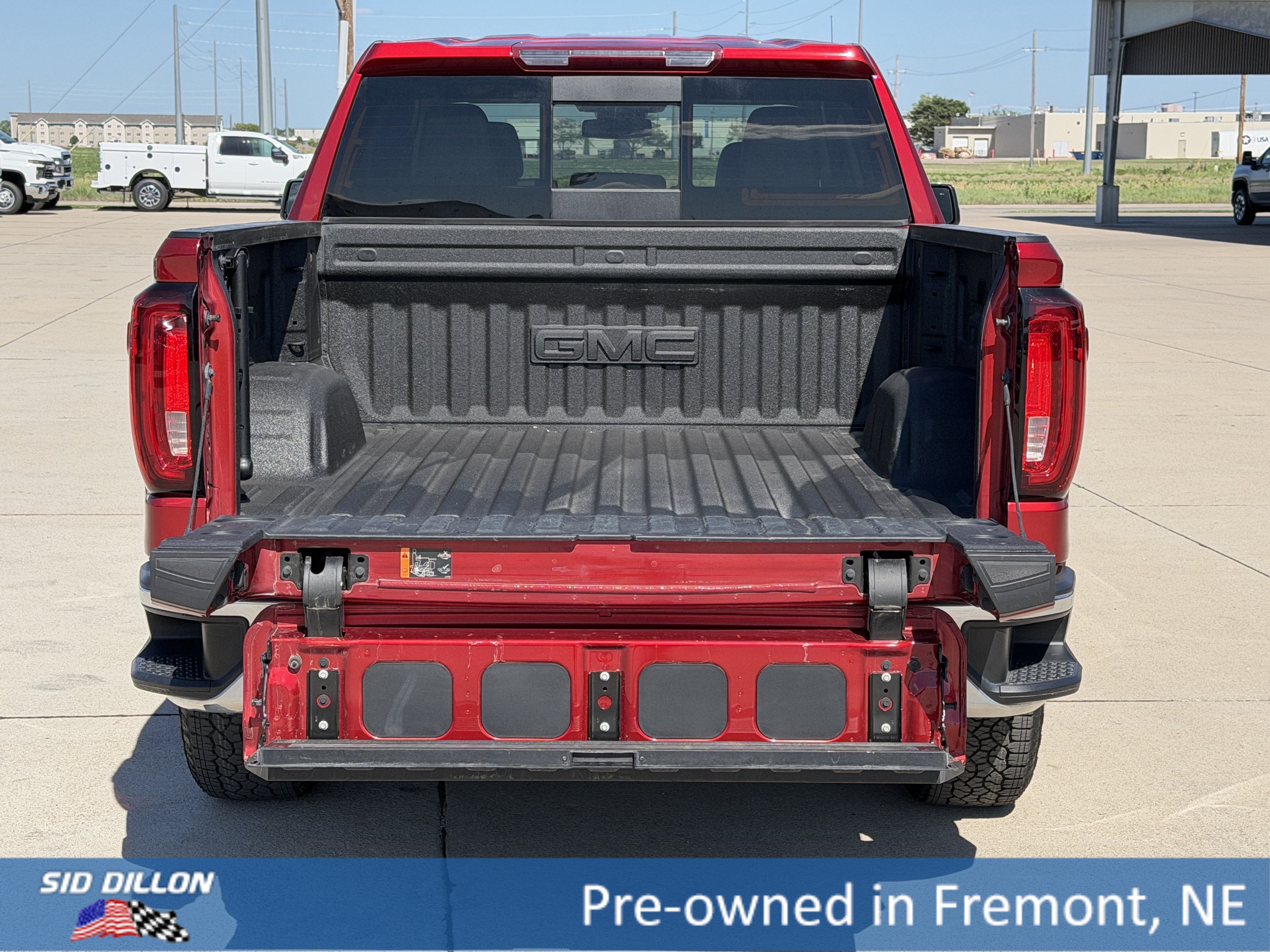 Used 2025 Volcanic Red Tintcoat GMC SLT image 5