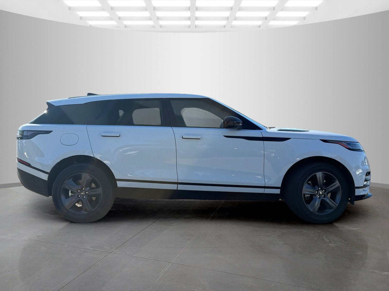 Used 2025 Fuji White Land Rover Dynamic SE image 4